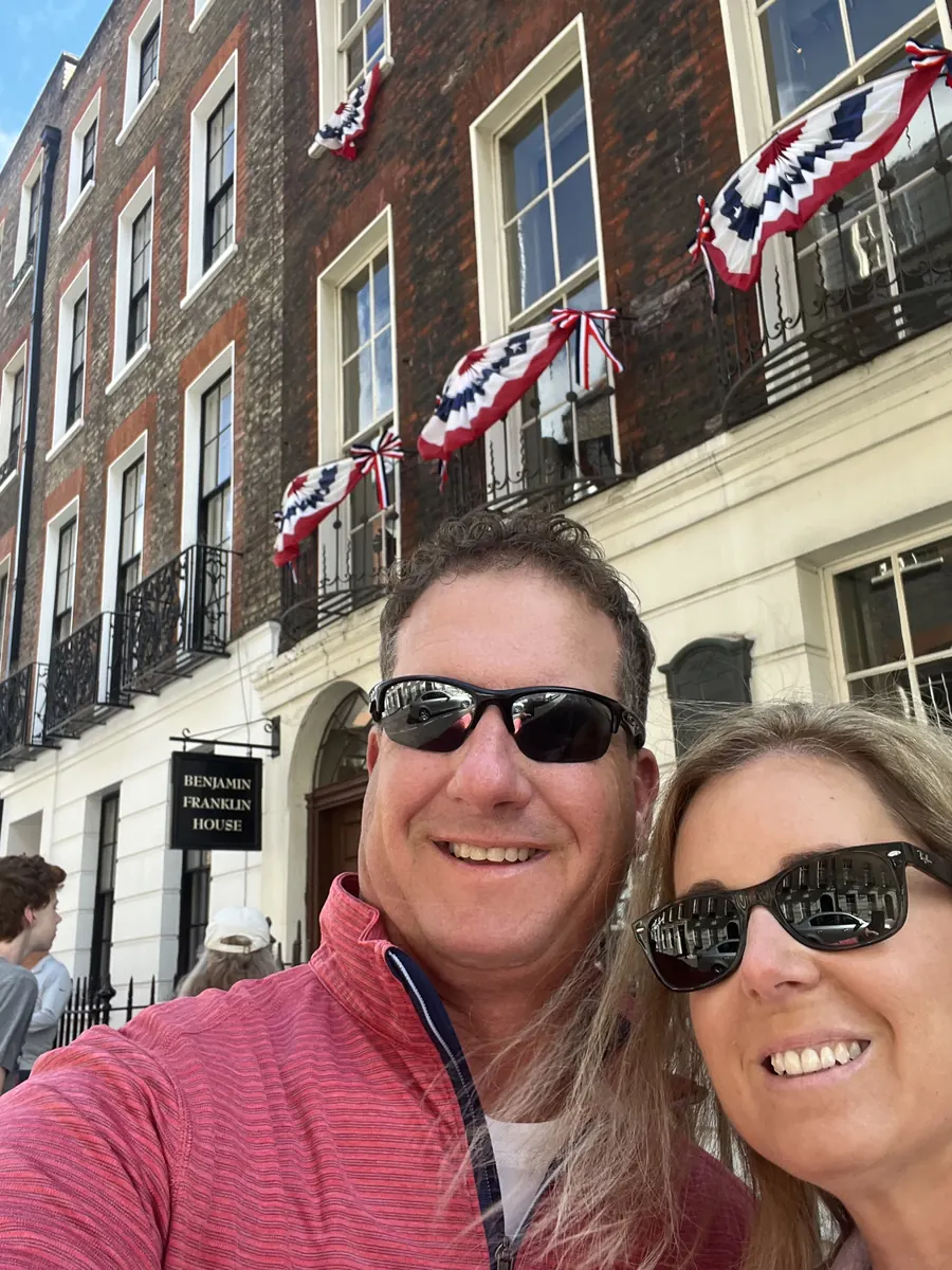 Matt Samson and wife Laura at Benjamin Franklin House, London — Franklin's historic Mayfair residence